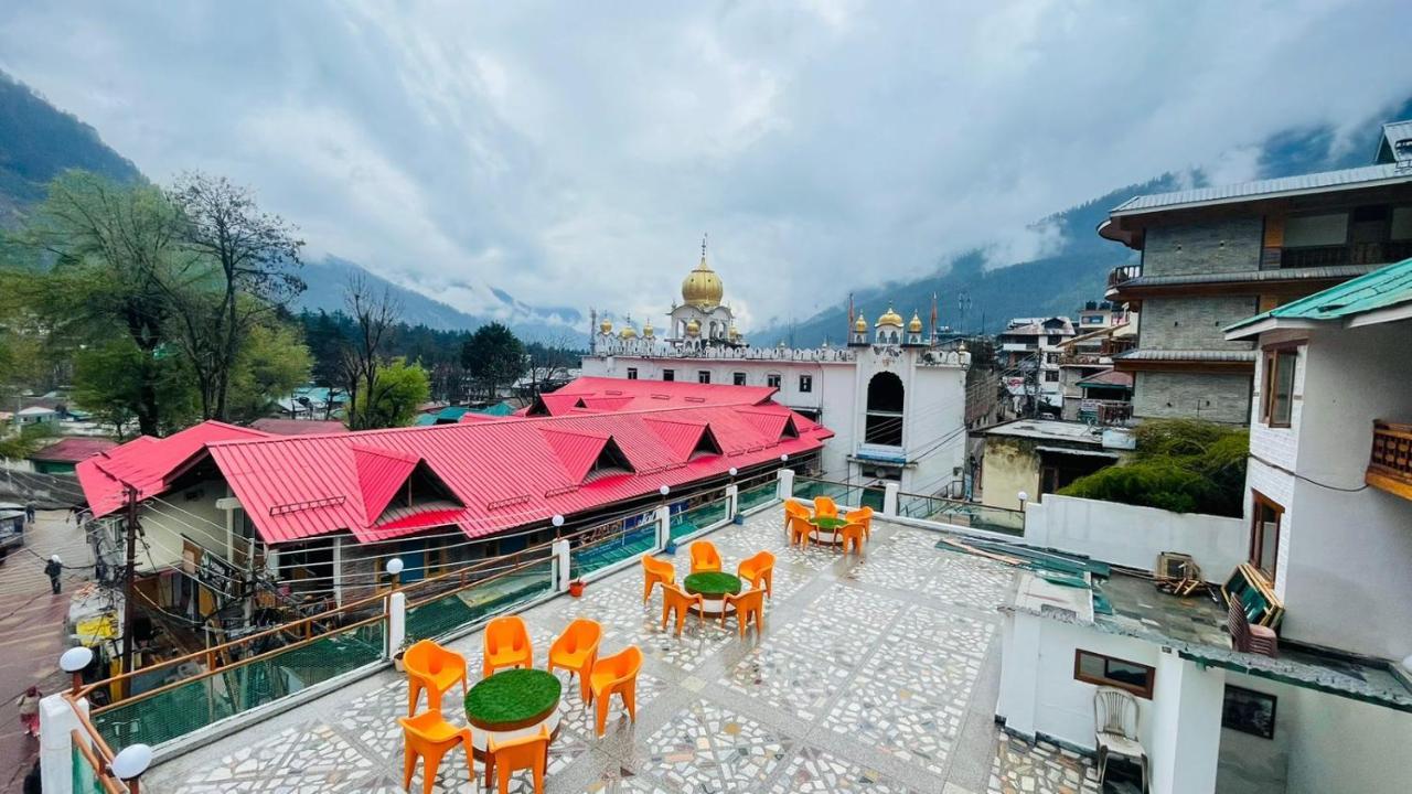 !!! Hotel Hilltop At Mall Road Manali !!! With Open Terrace !! Family Hotel !! — Photos 1