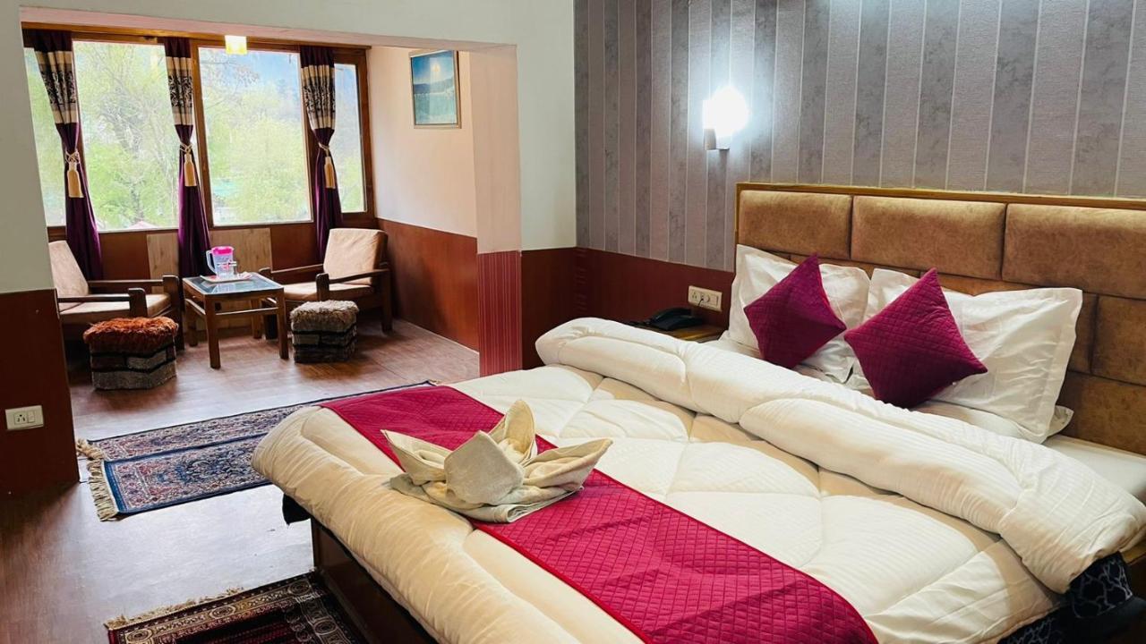 !!! Hotel Hilltop At Mall Road Manali !!! With Open Terrace !! Family Hotel !! — Photos 3